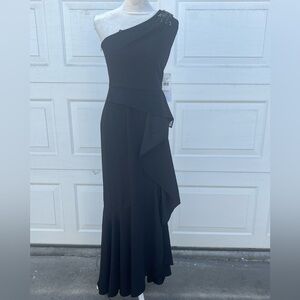 Adrianna Papell Beaded One-Shoulder Black Crepe Gown | Formal Evening Dress 0